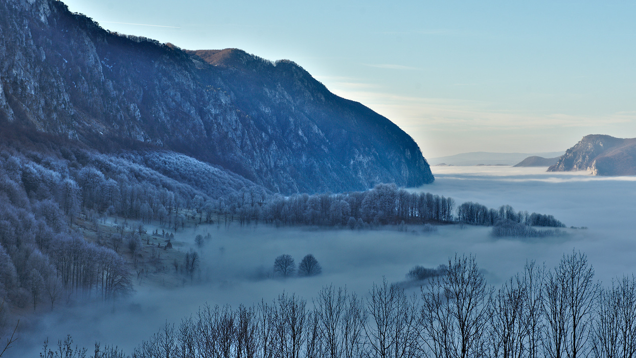 Cautand coborarea din Medved.