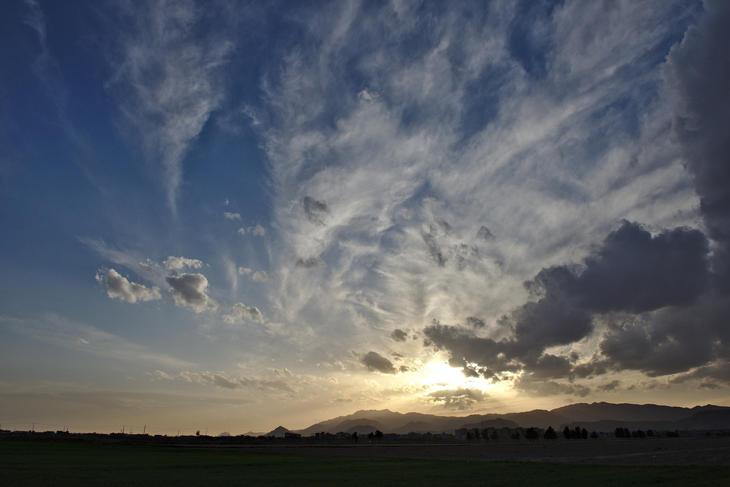 Apus peste Shahrud, inaintand catre desert