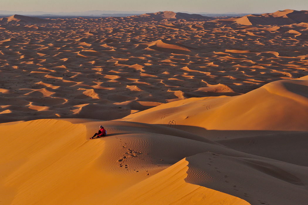Un apus printre dunele rosii de la Erg Chebbi, si drumul pana acolo