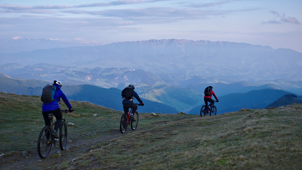 Aventura din timpul saptamanii, cu bicicletele pana in Saua Strunga.