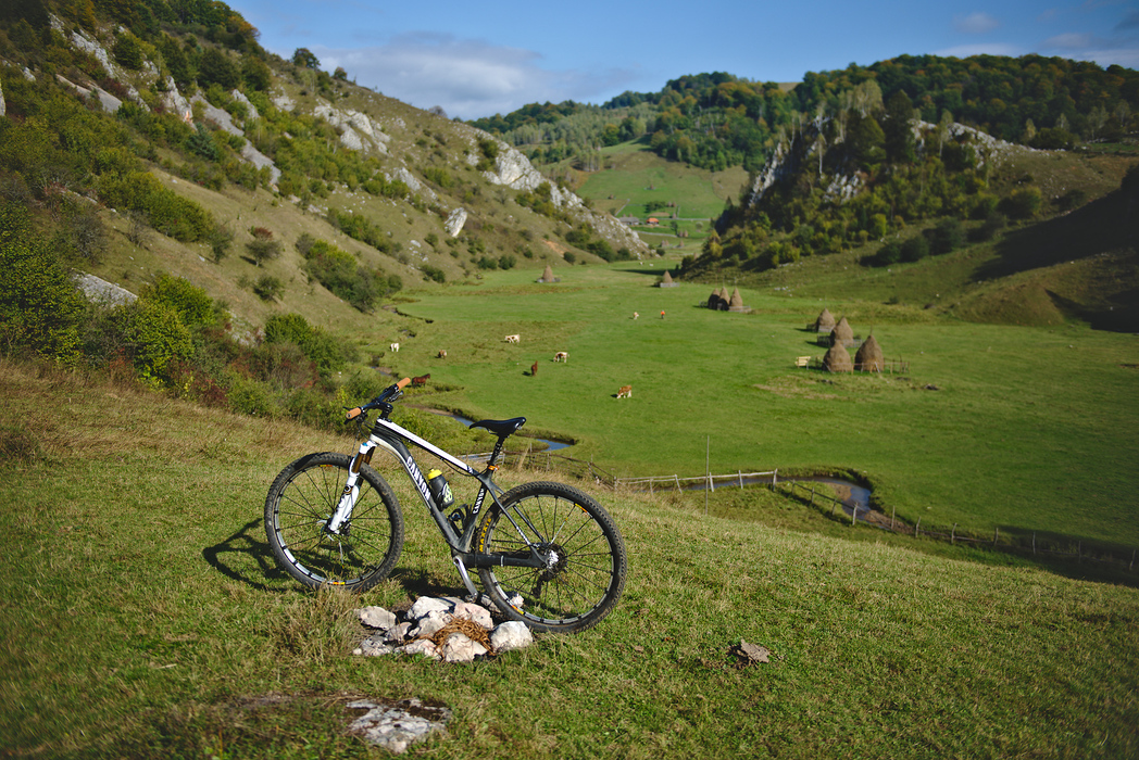 Cu bicicleta spre Fundatura Ponorului, explorand o mica bucatica din muntii Sureanu.